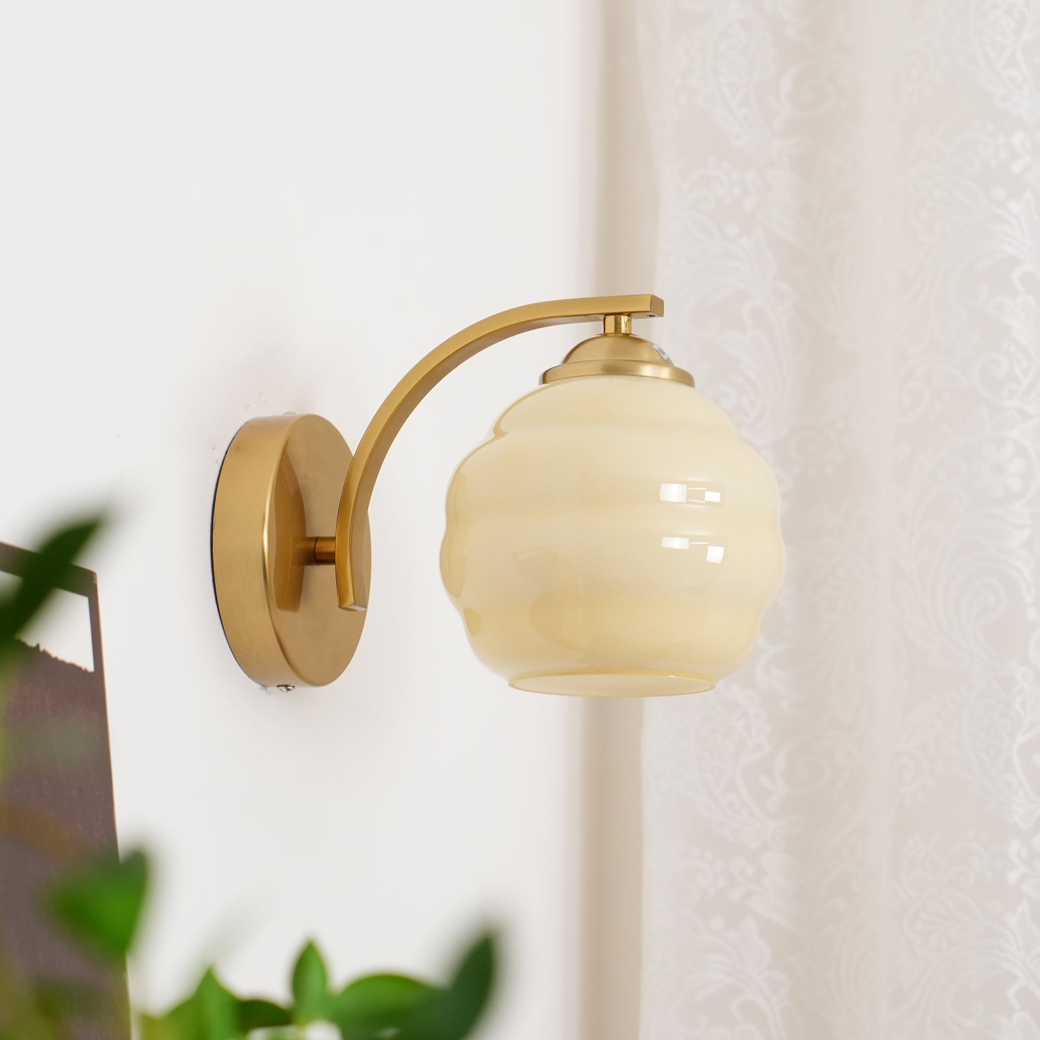 Art Deco Wall Sconce – Smooth Spherical Shade