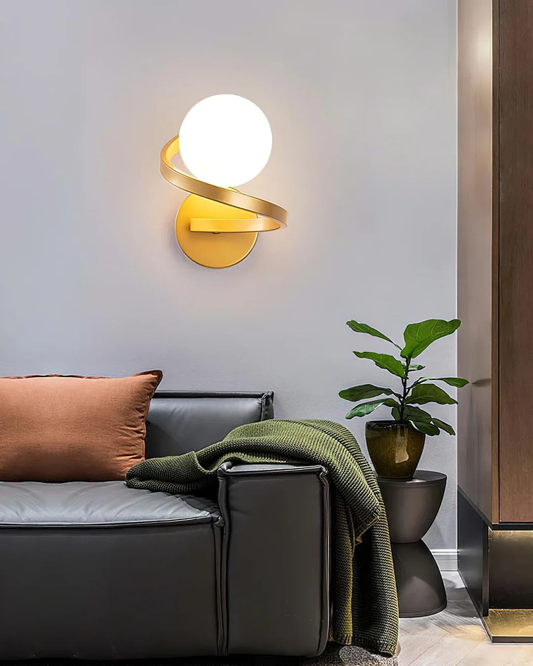 Artistic Curved Glass Wall Sconce