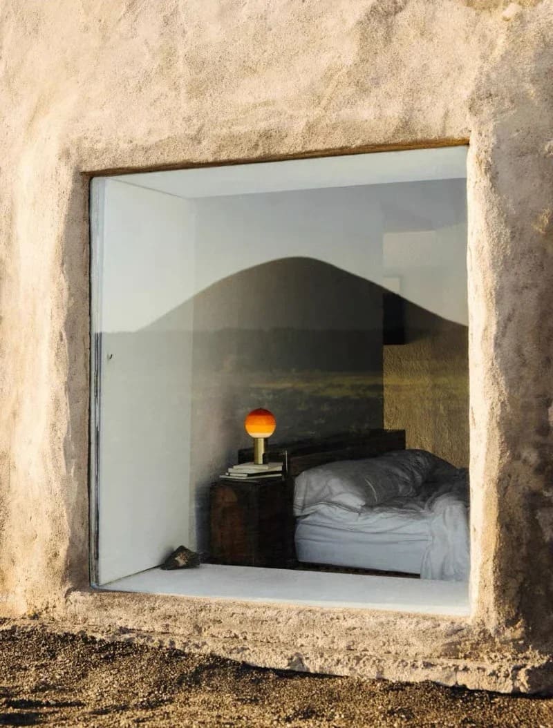 Retro Table Lamp featuring Spherical Integrated LED