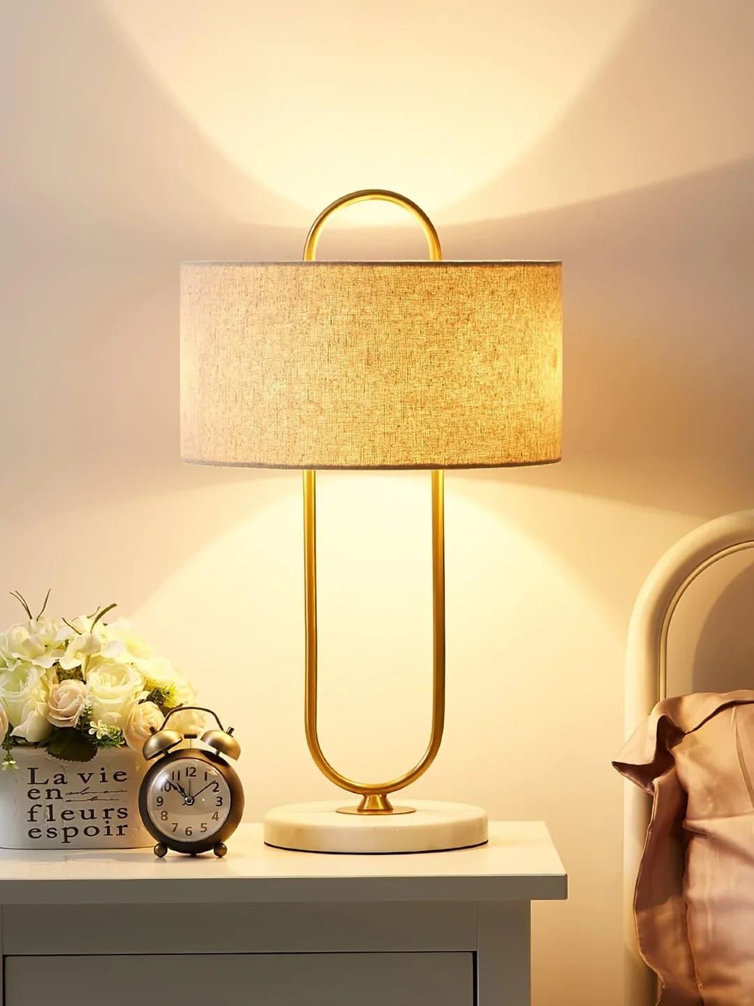 Minimalist Table Lamp featuring Closed Arc Design
