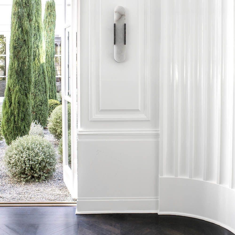Minimalist Wall Sconce – Rounded Rectangular Shade
