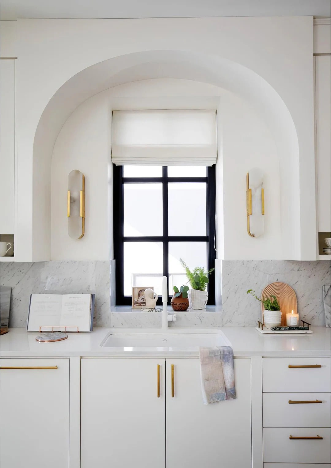 Minimalist Wall Sconce – Rounded Rectangular Shade