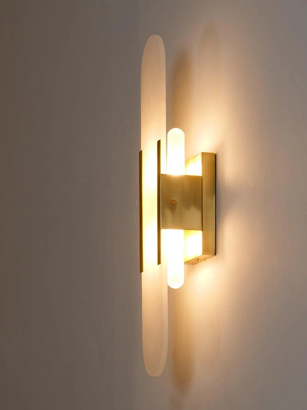 Minimalist Wall Sconce – Rounded Rectangular Shade
