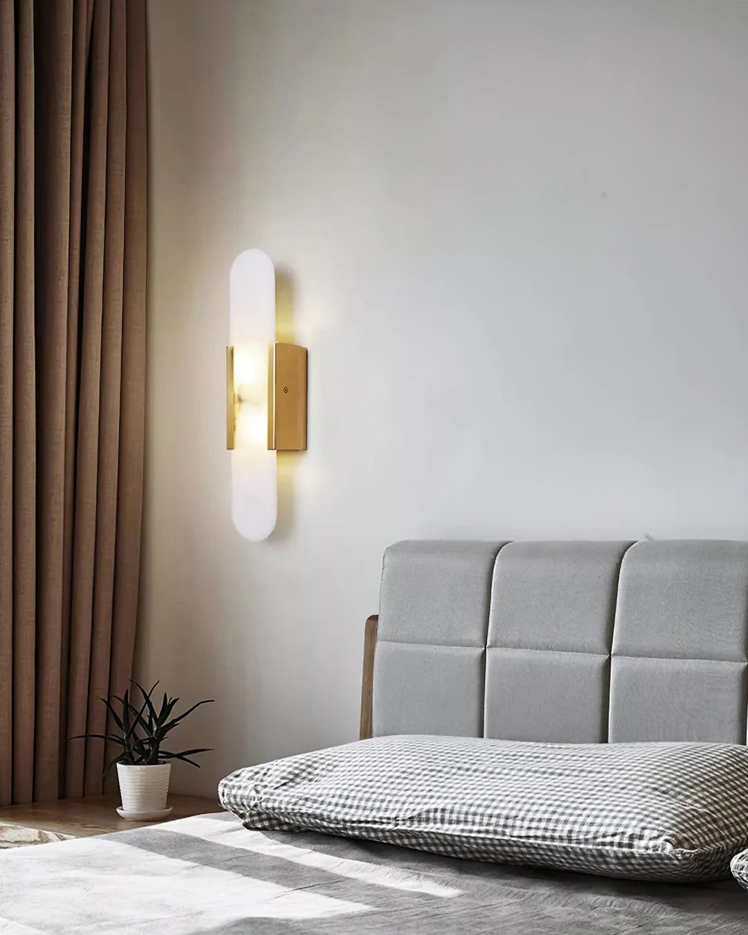 Minimalist Wall Sconce – Rounded Rectangular Shade