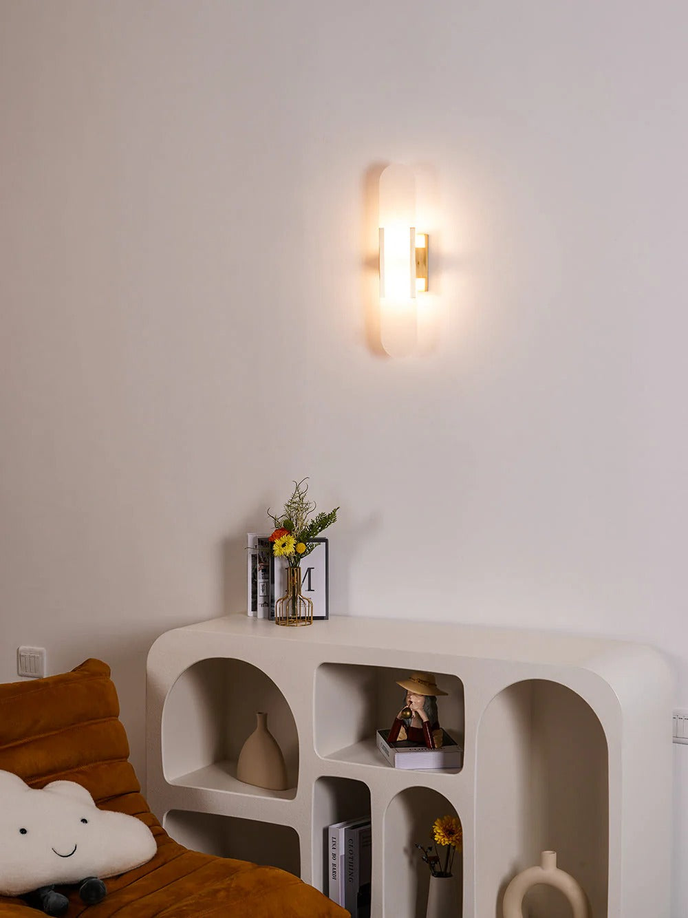 Minimalist Wall Sconce – Rounded Rectangular Shade