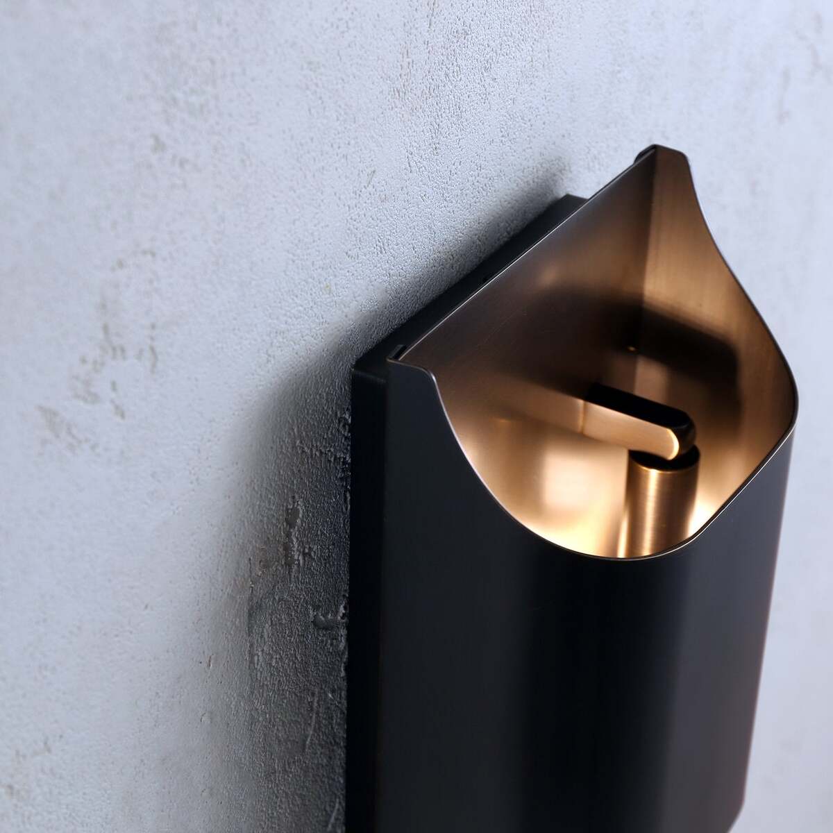 Art Deco Wall Sconce Featuring Smooth Contour