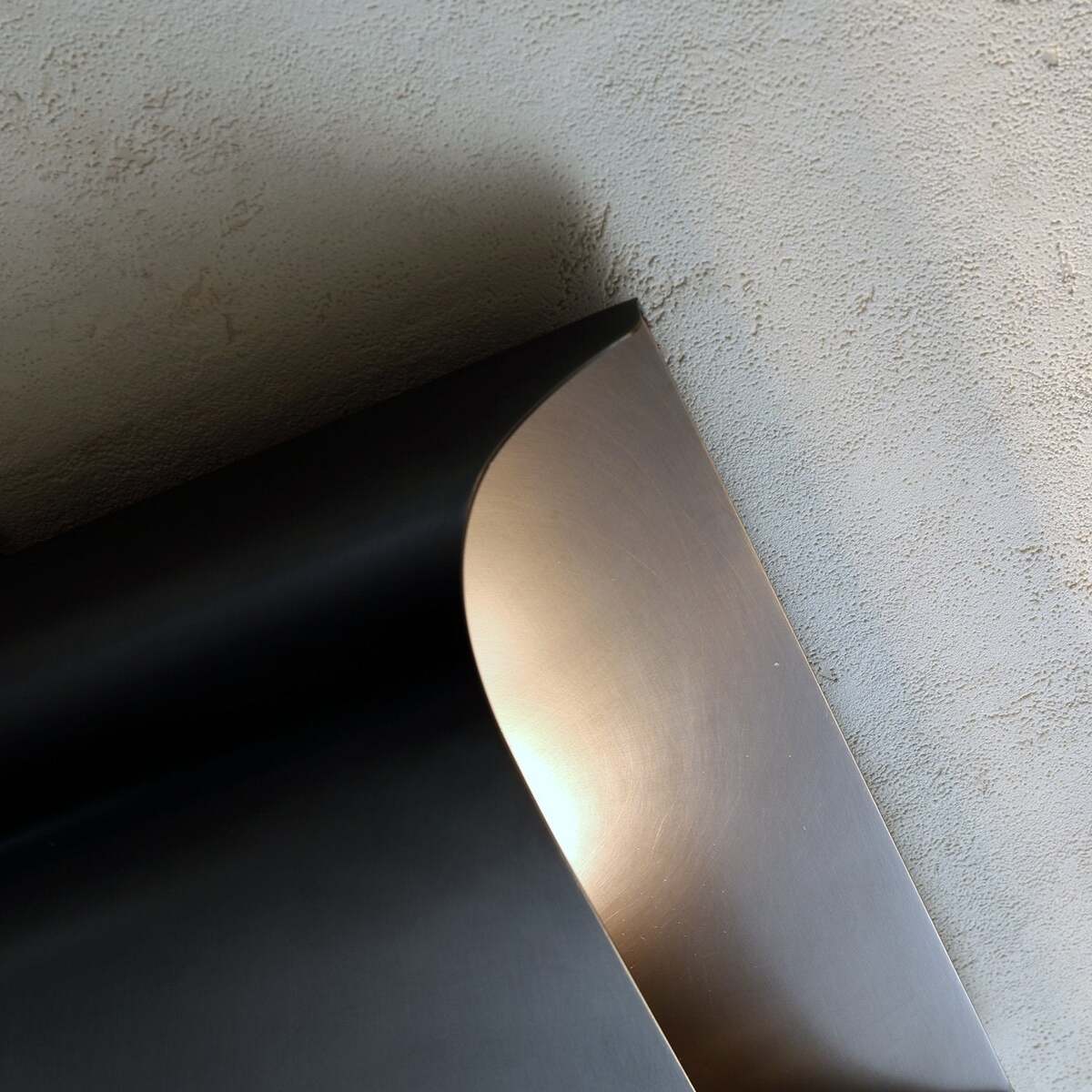 Art Deco Wall Sconce Featuring Smooth Contour