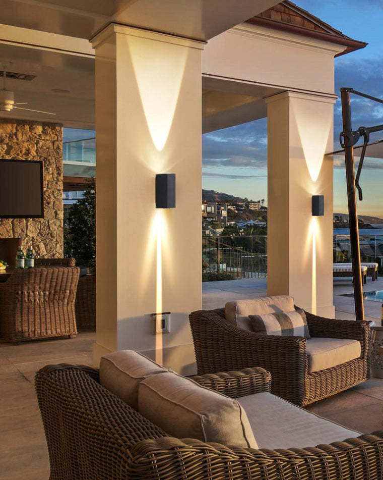 Minimalist Outdoor Wall Lamp – Black, Steady Up & Down Light