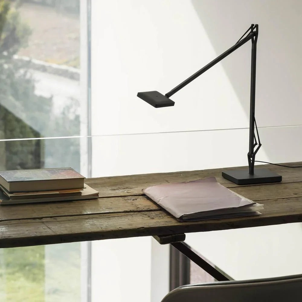 Minimalist Desk Lamp – Adjustable Geometric LED