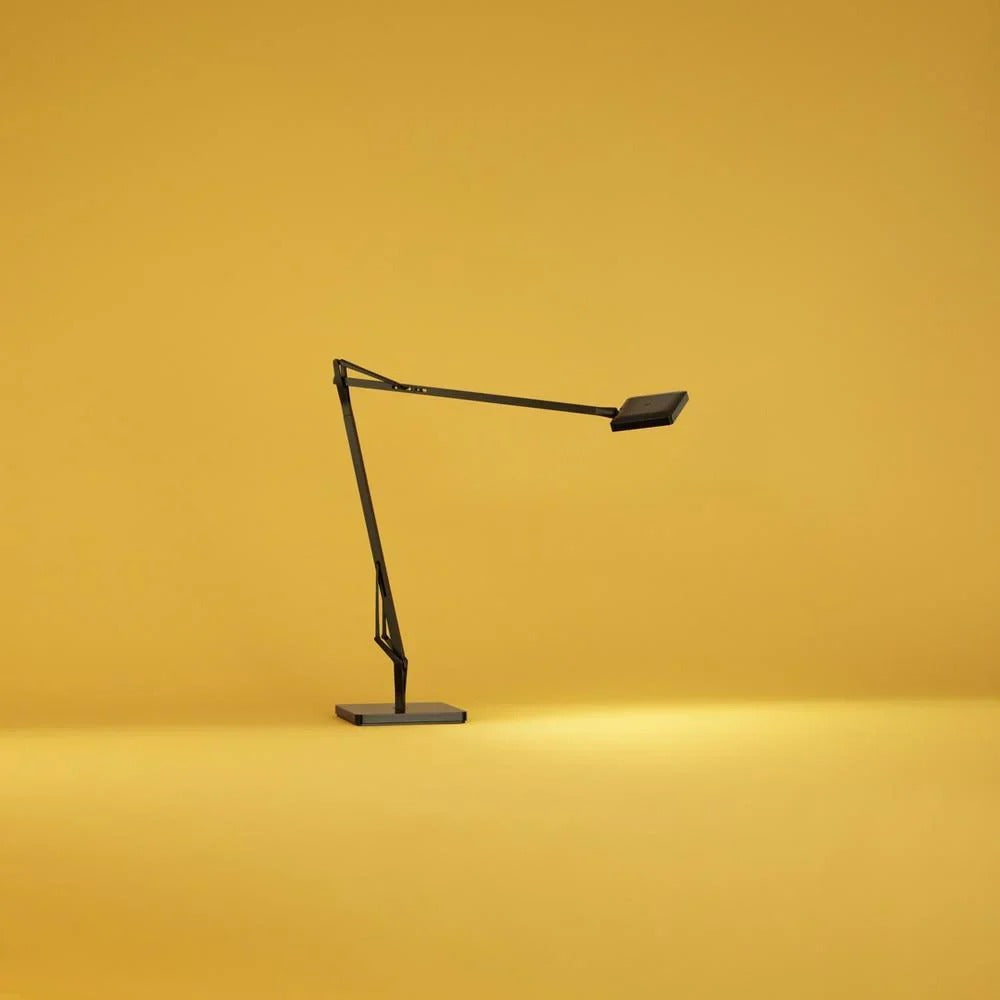 Minimalist Desk Lamp – Adjustable Geometric LED