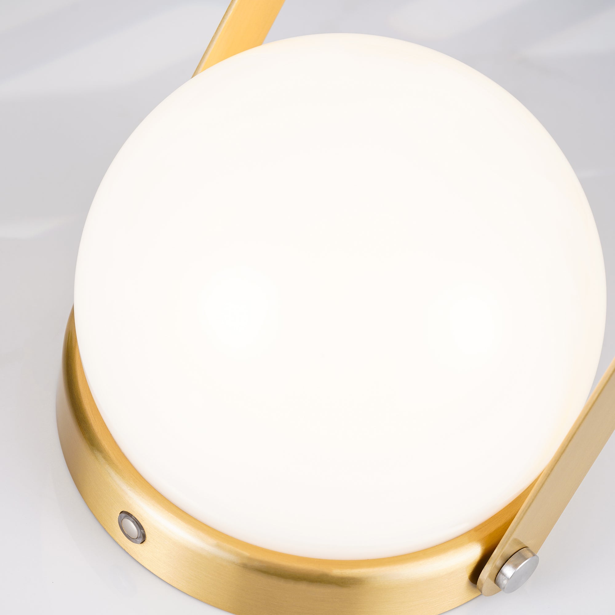 Minimalist Spherical – Cordless LED Table Lamp