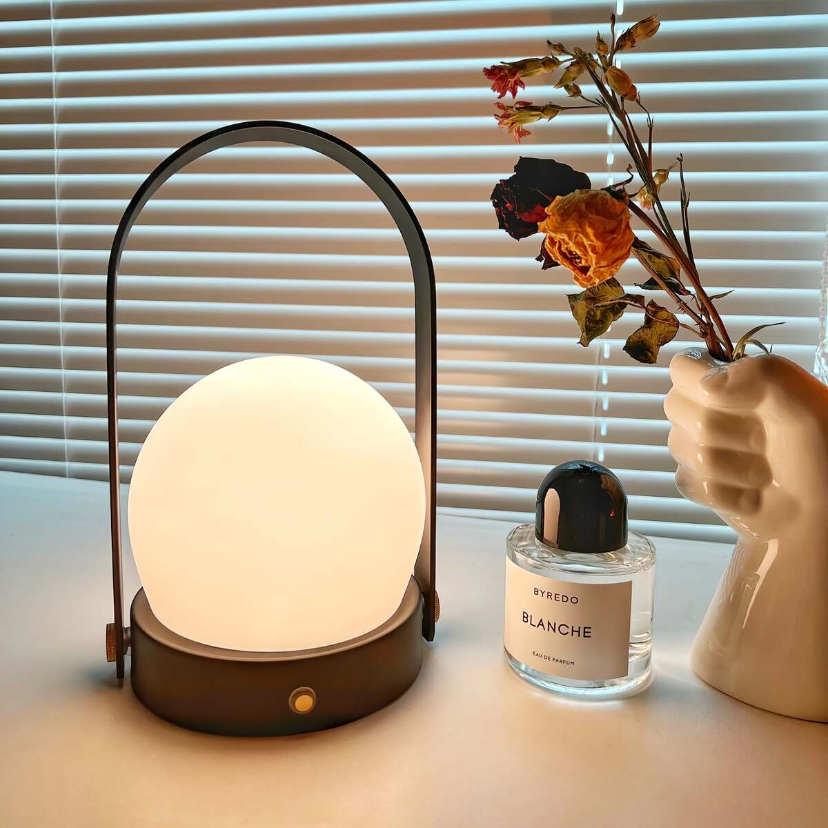 Minimalist Spherical – Cordless LED Table Lamp