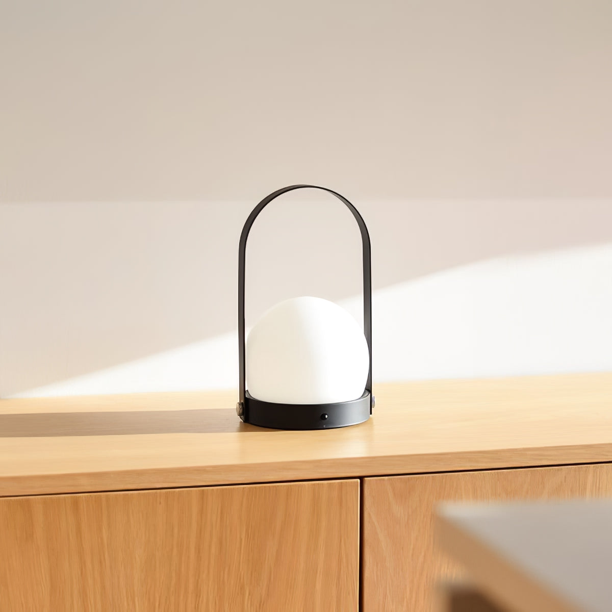 Minimalist Spherical – Cordless LED Table Lamp