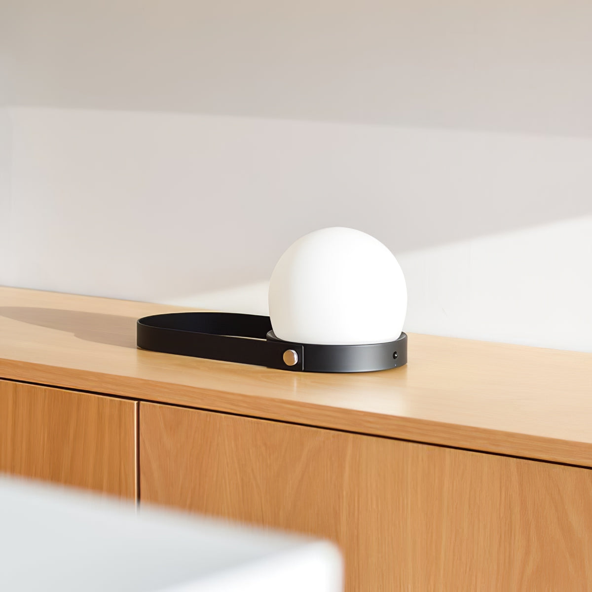 Minimalist Spherical – Cordless LED Table Lamp