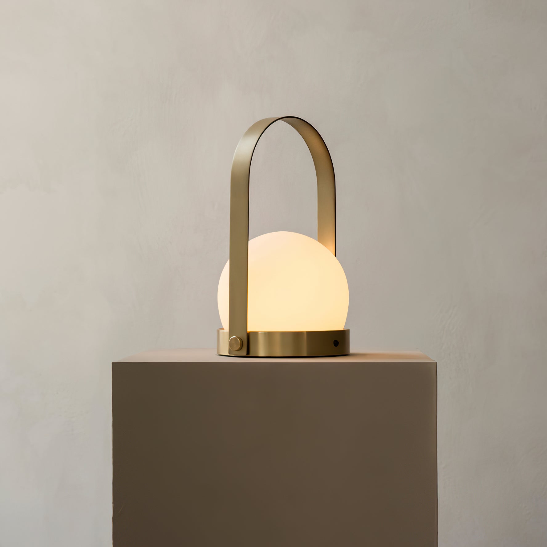 Minimalist Spherical – Cordless LED Table Lamp
