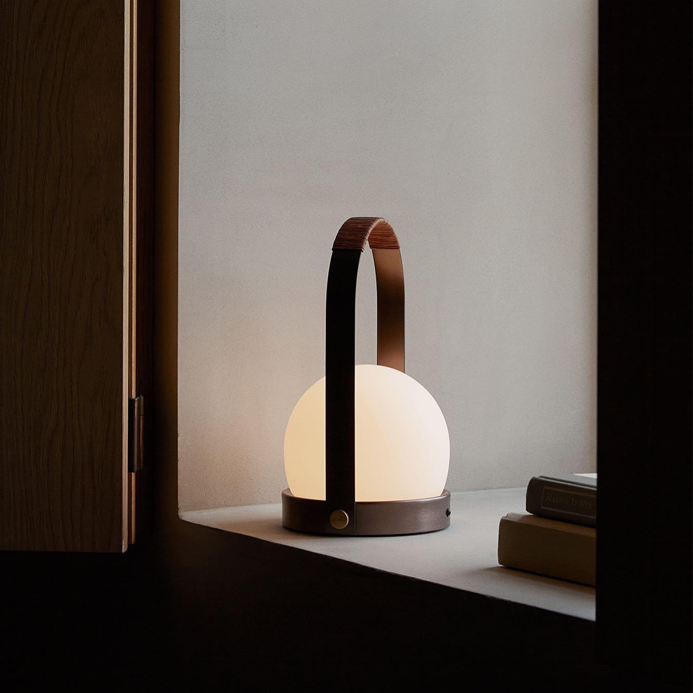 Minimalist Spherical – Cordless LED Table Lamp
