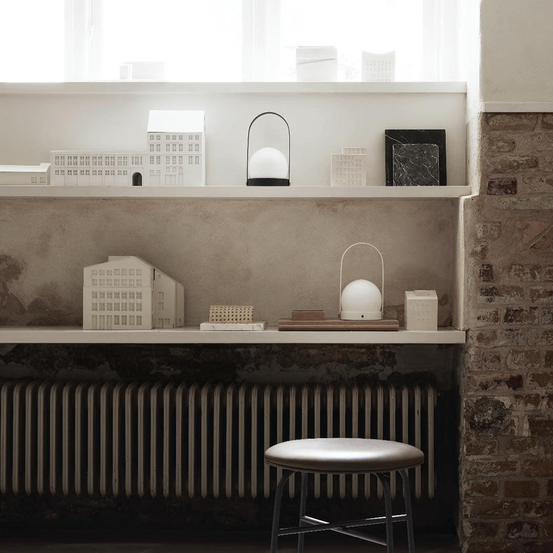 Minimalist Spherical – Cordless LED Table Lamp