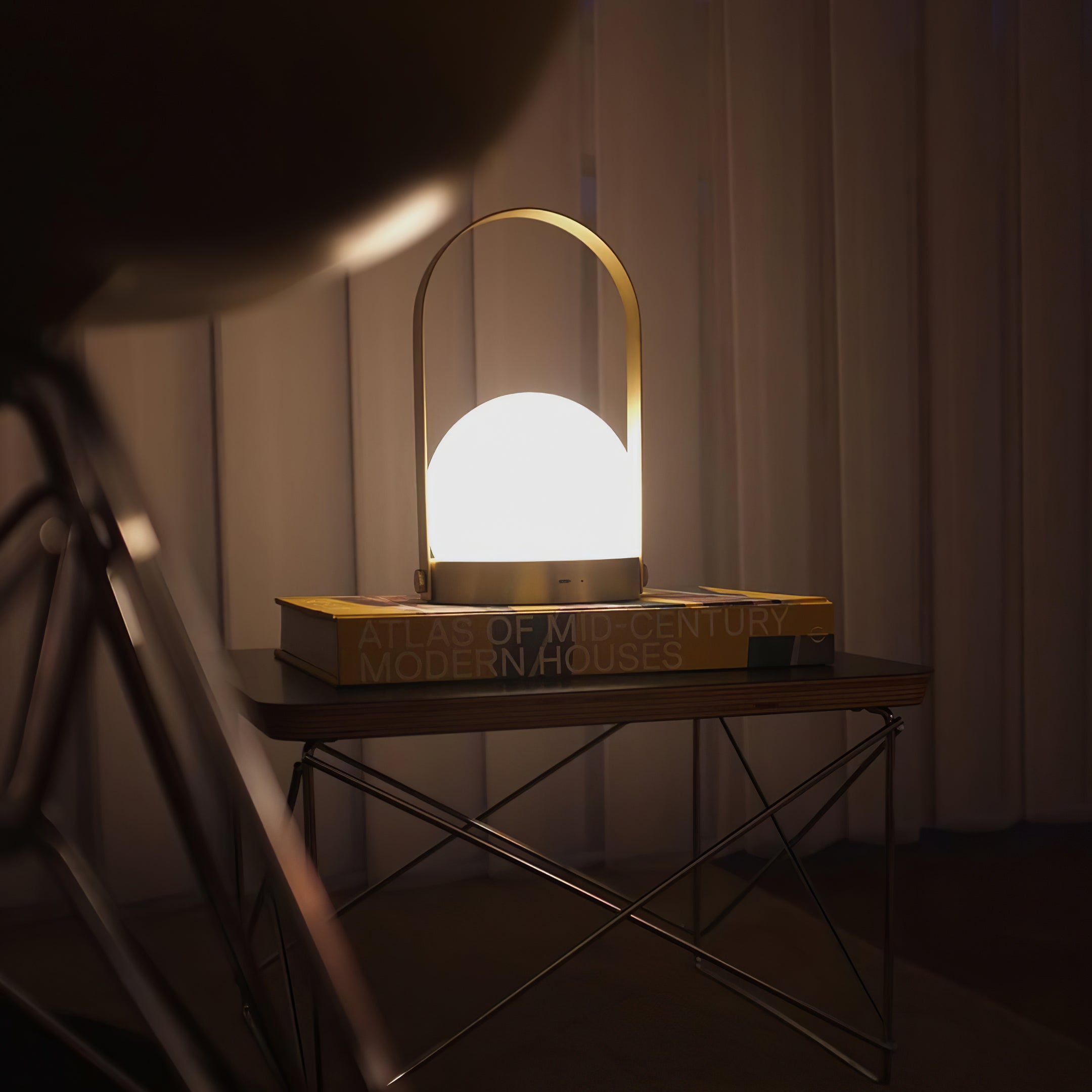 Minimalist Spherical – Cordless LED Table Lamp