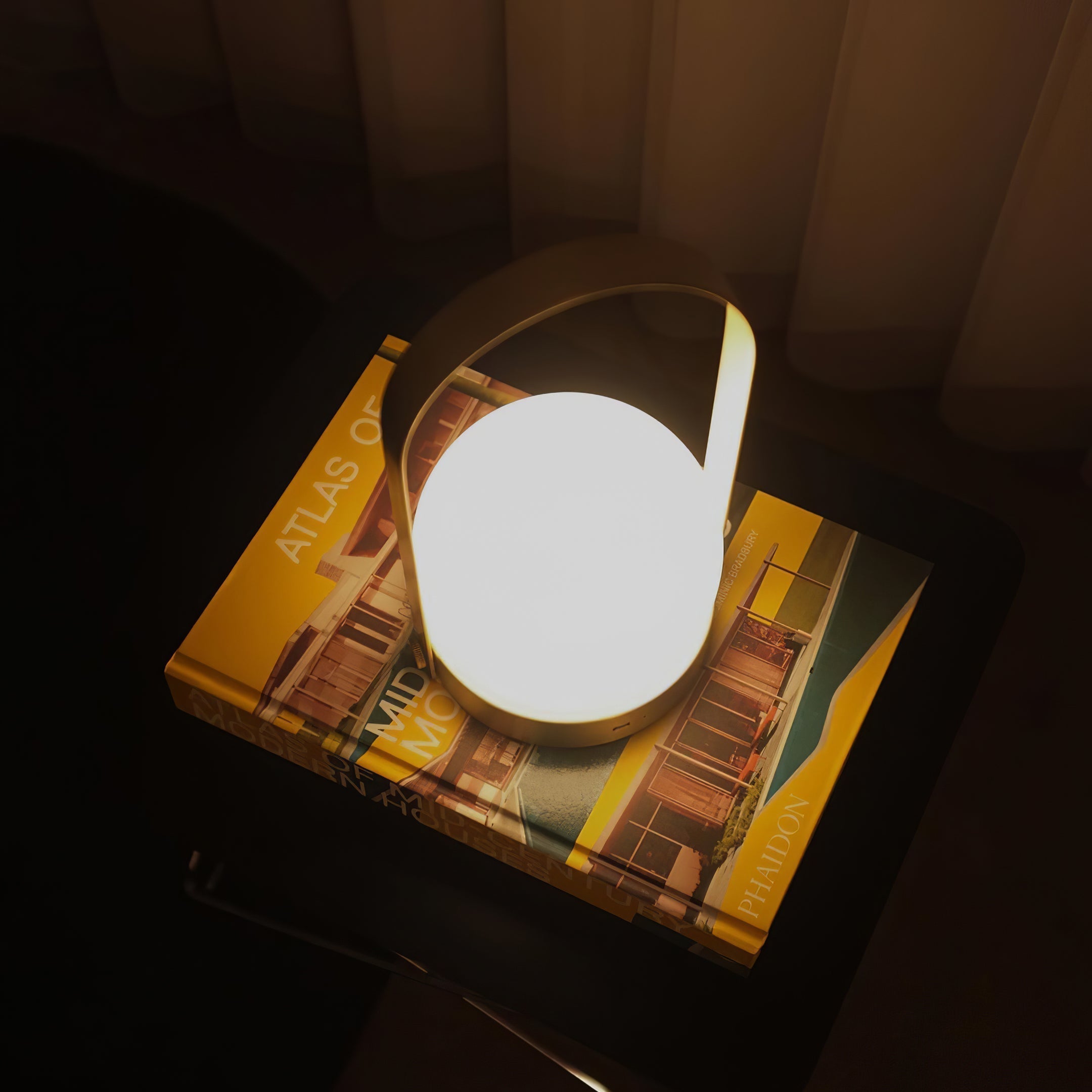 Minimalist Spherical – Cordless LED Table Lamp