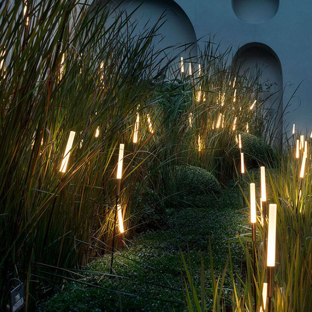 Modern Outdoor Landscape Light – Black/White