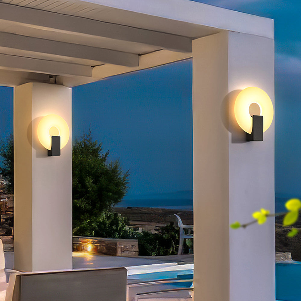 Modern Solar Circular Outdoor Wall Lamp with Metal and Acrylic Design