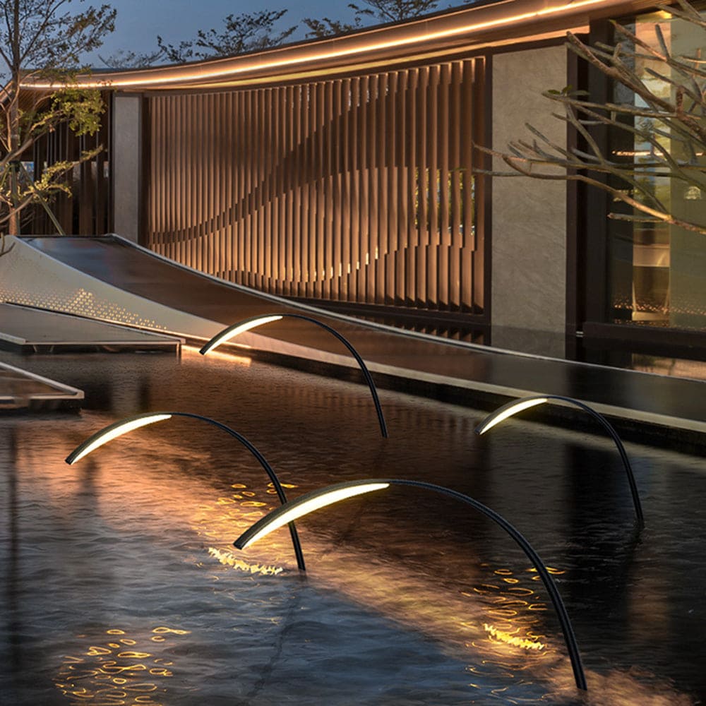 Outdoor Modern Landscape Light – Curved Reeds