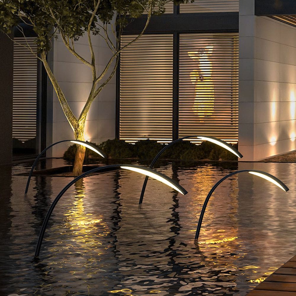 Outdoor Modern Landscape Light – Curved Reeds