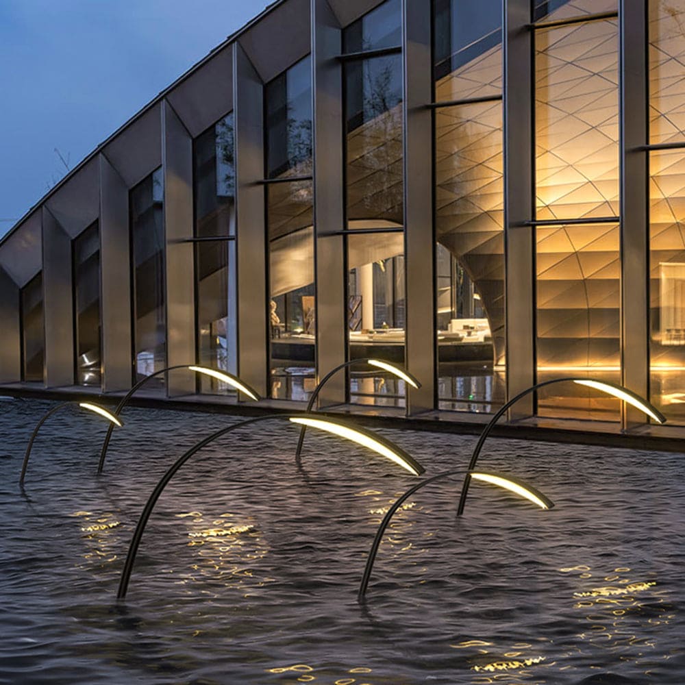Outdoor Modern Landscape Light – Curved Reeds