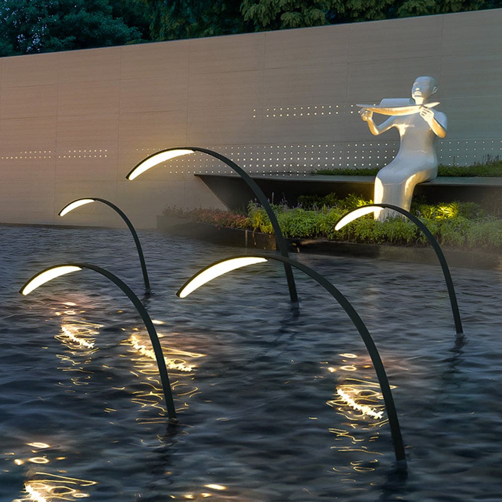 Outdoor Modern Landscape Light – Curved Reeds