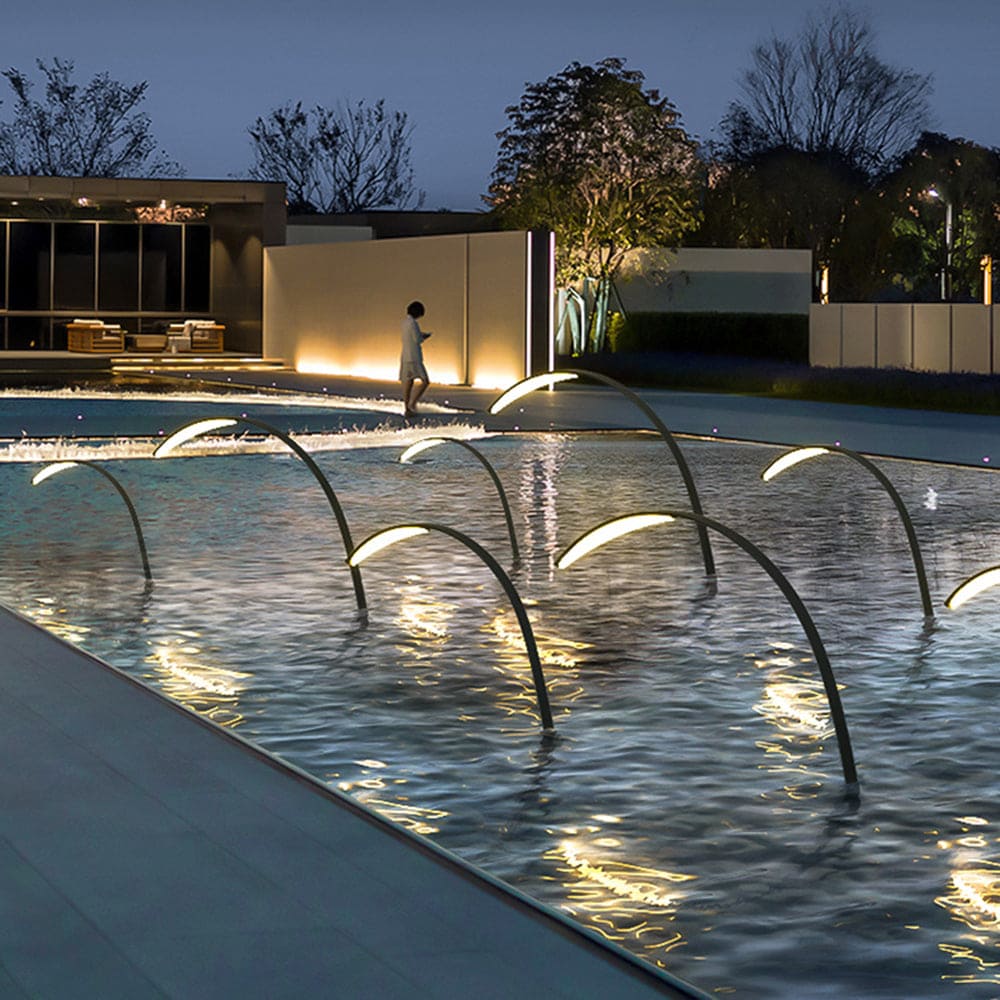 Outdoor Modern Landscape Light – Curved Reeds