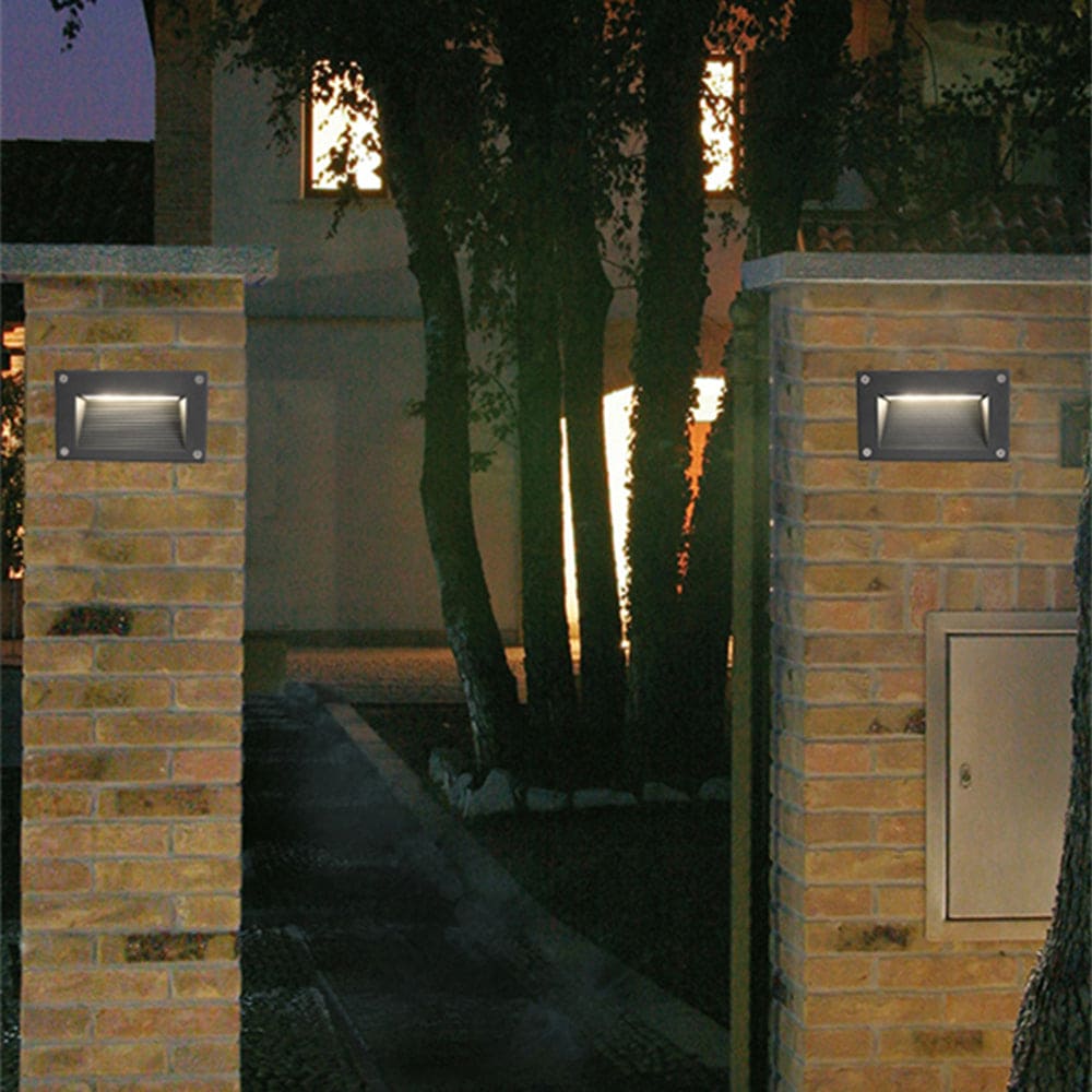 Outdoor Modern Motion-Sensing Step-Deck Light