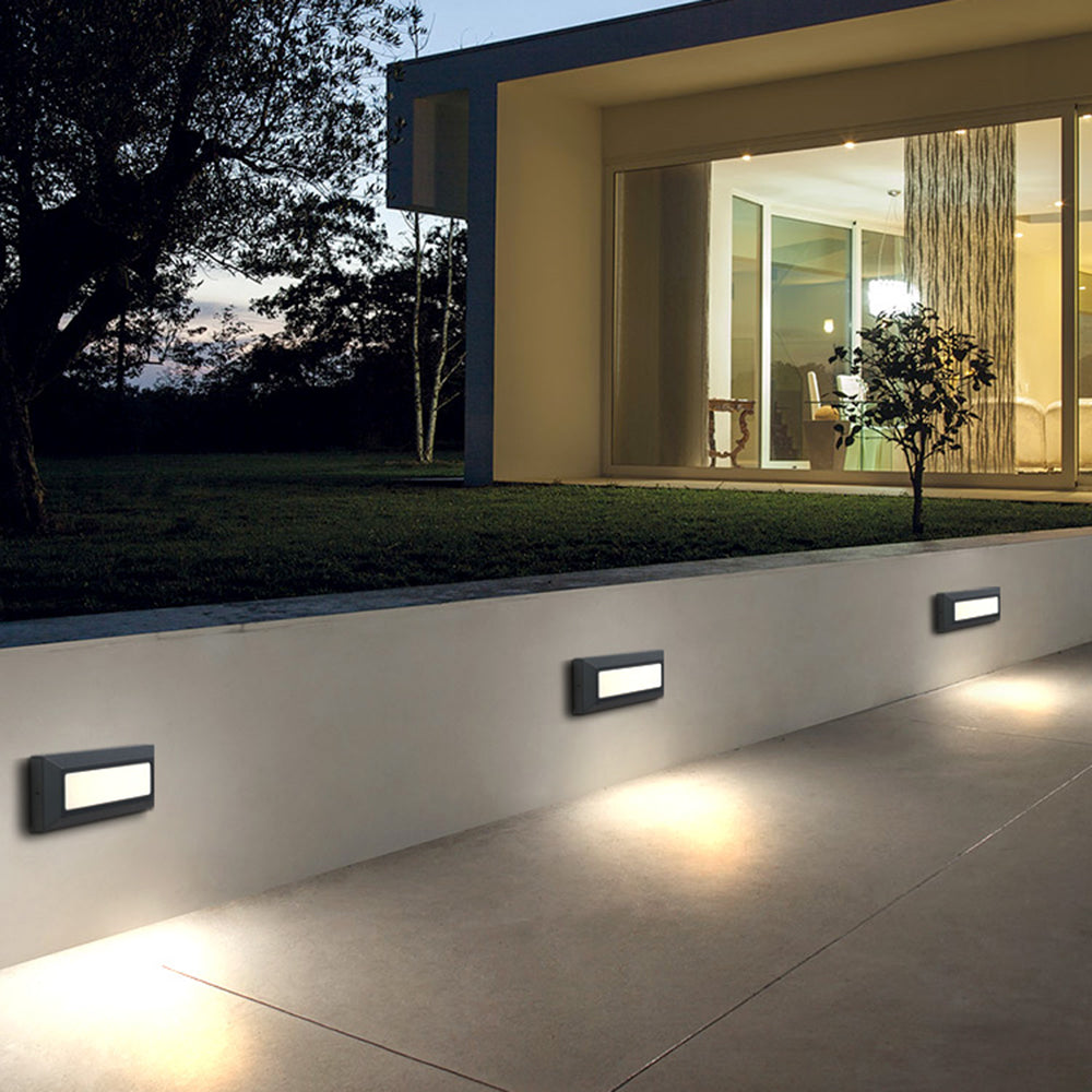 Outdoor Motion-Sensing Step & Deck Light