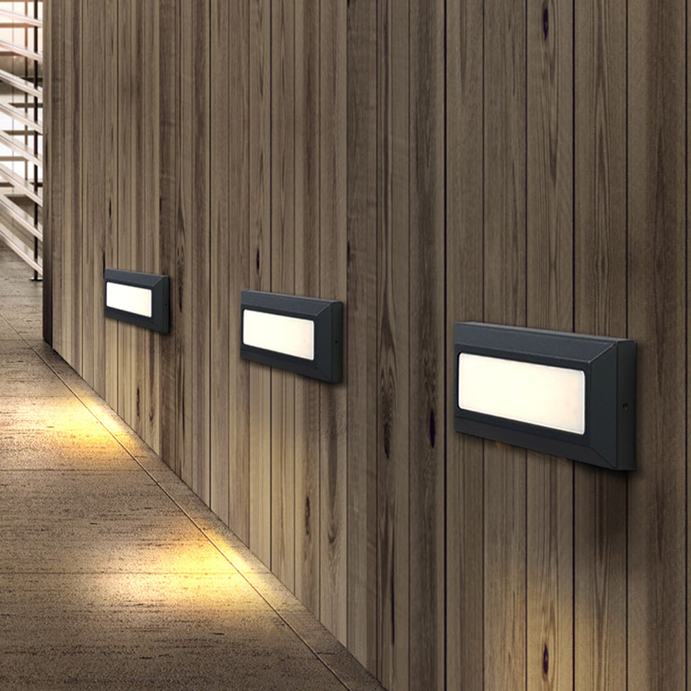 Outdoor Motion-Sensing Step & Deck Light