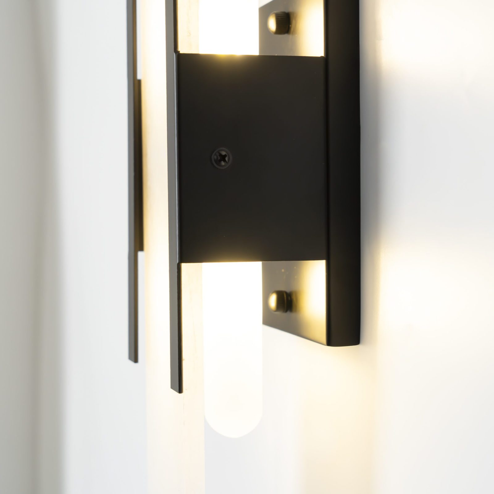 Alabaster & Marble Wall Lamp – Modern Design & Brass Accents