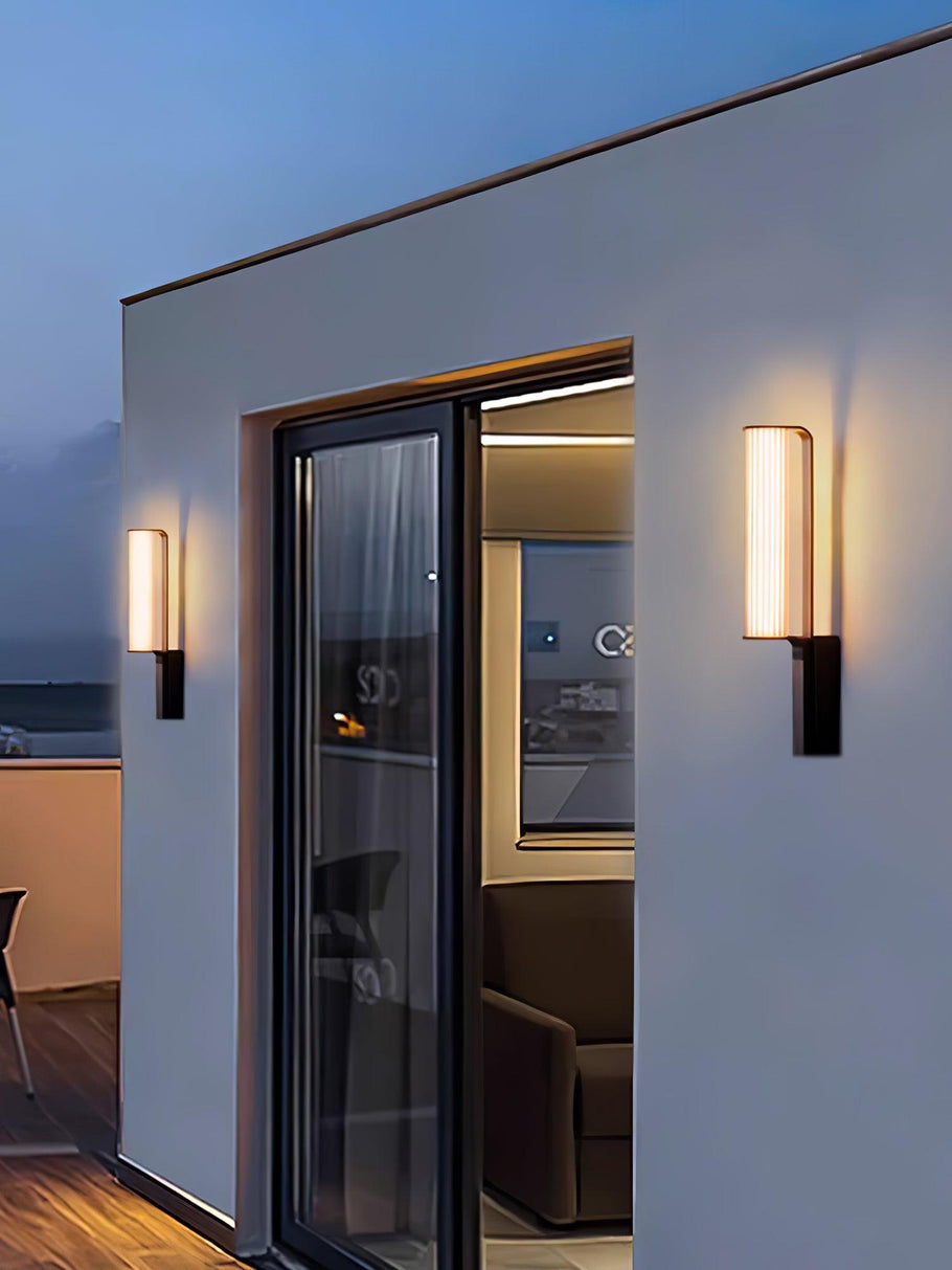 Contemporary Arc Outdoor LED Wall Light – Sleek Waterproof Design