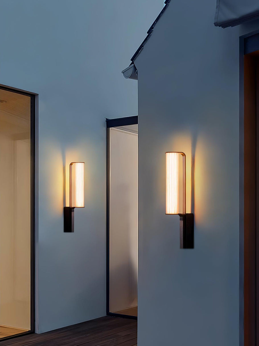 Contemporary Arc Outdoor LED Wall Light – Sleek Waterproof Design