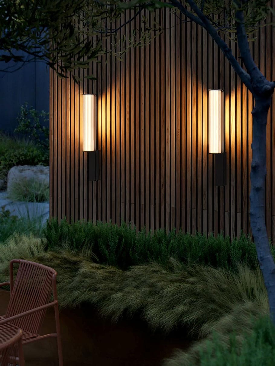 Contemporary Arc Outdoor LED Wall Light – Sleek Waterproof Design