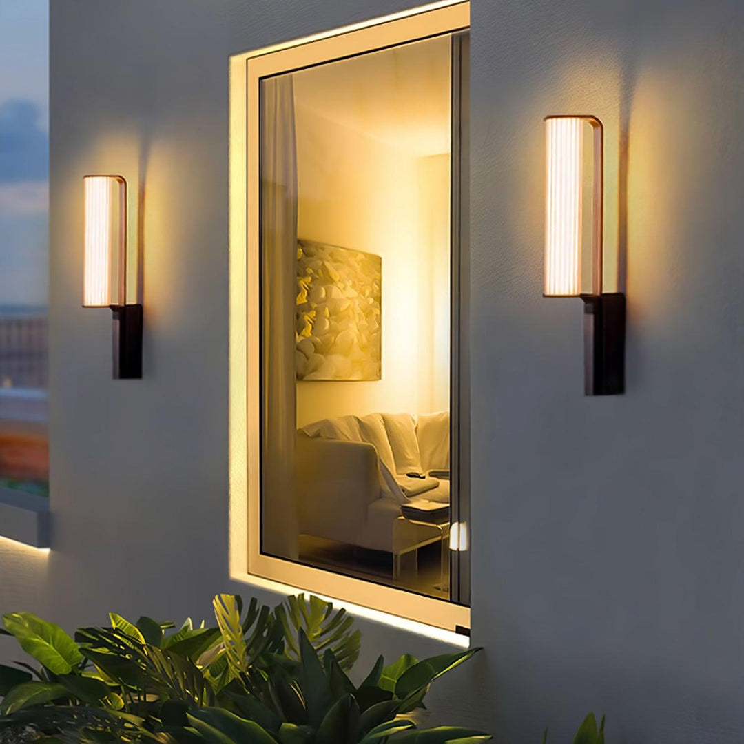 Contemporary Arc Outdoor LED Wall Light – Sleek Waterproof Design