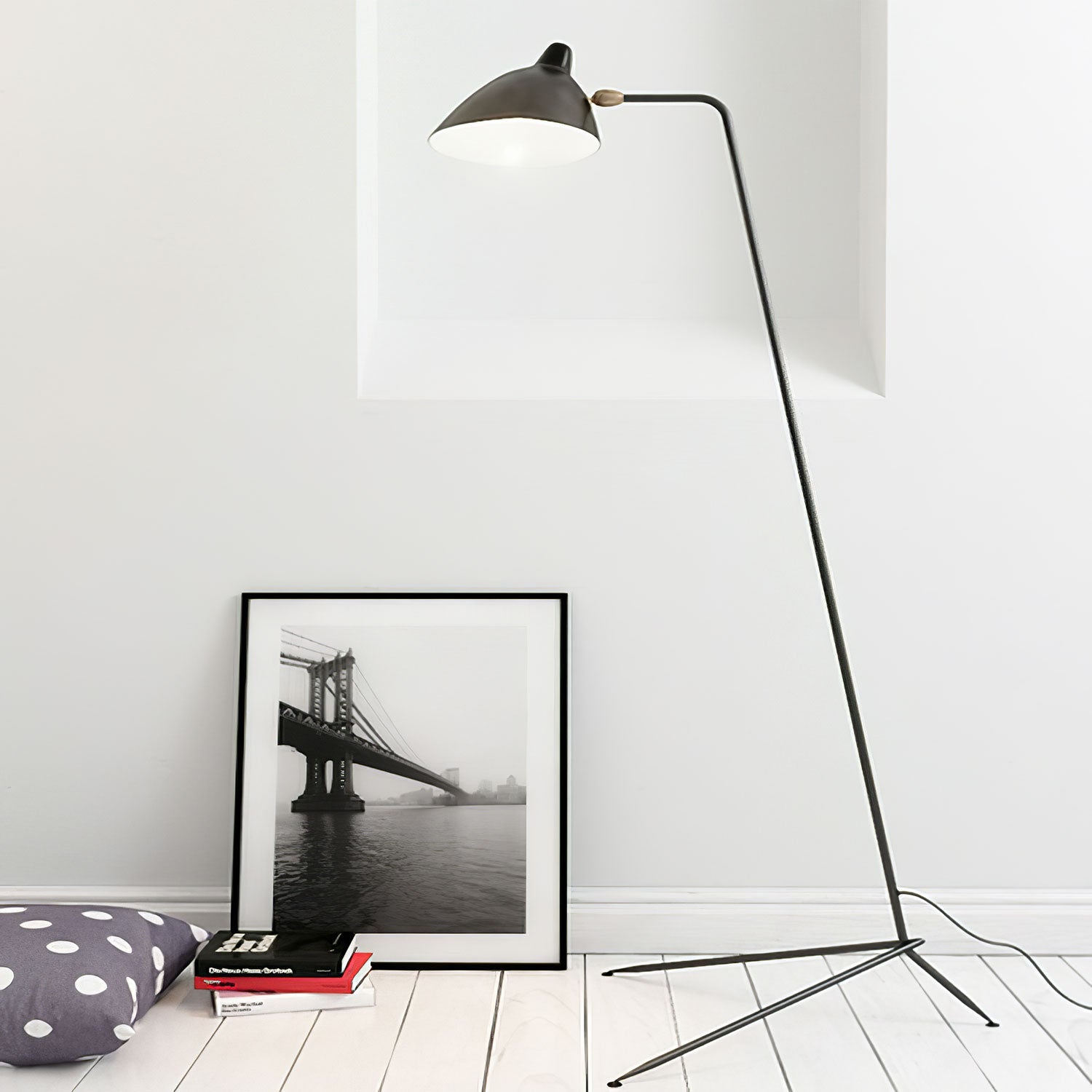 Contemporary Floor Lamp – Sculptural Black Design