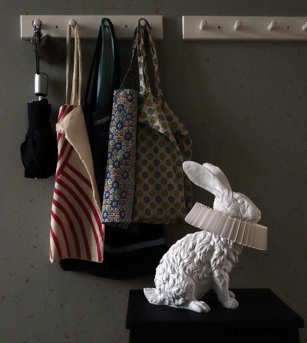 Creative Rabbit Lamp – Modern Artistic Home Decor