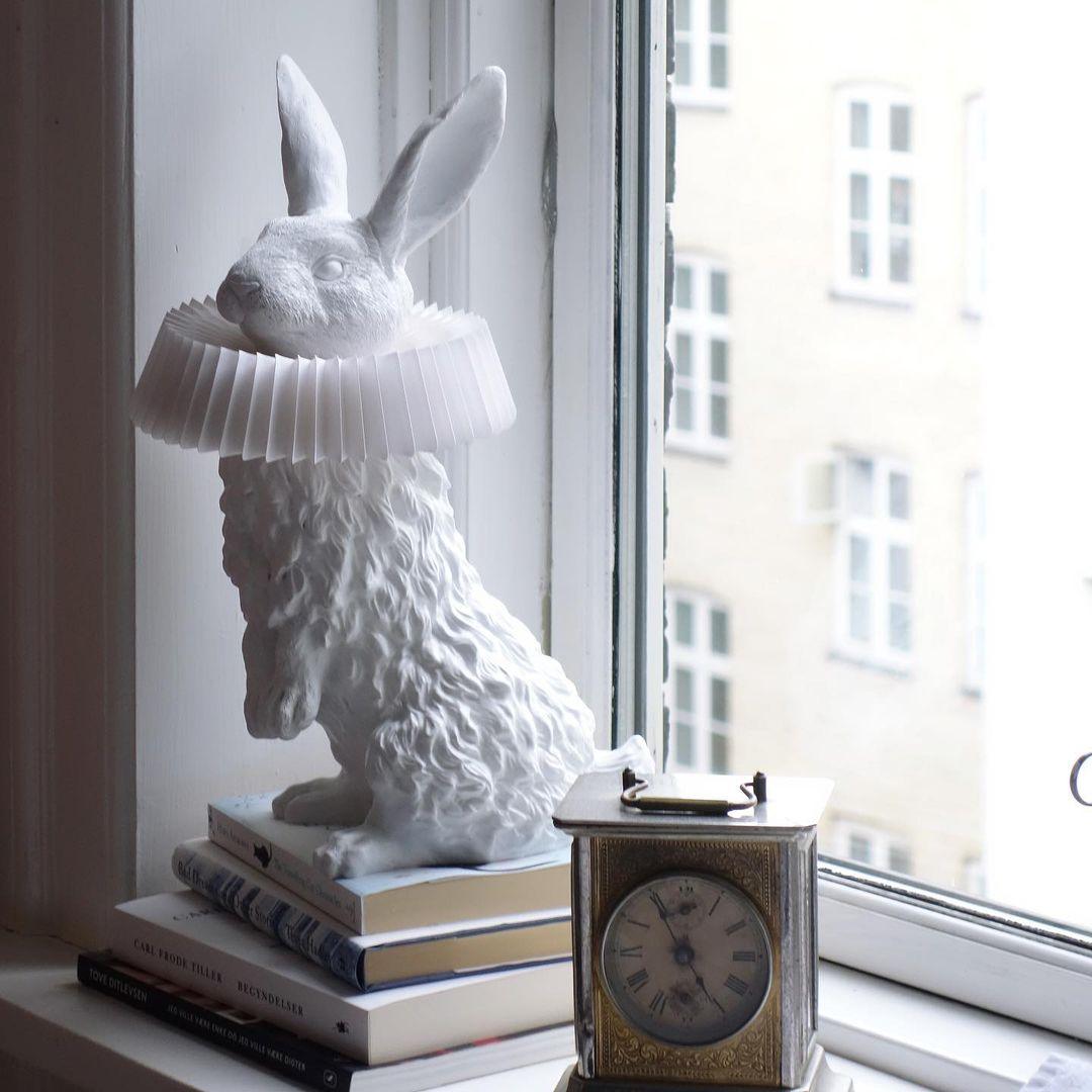 Creative Rabbit Lamp – Modern Artistic Home Decor