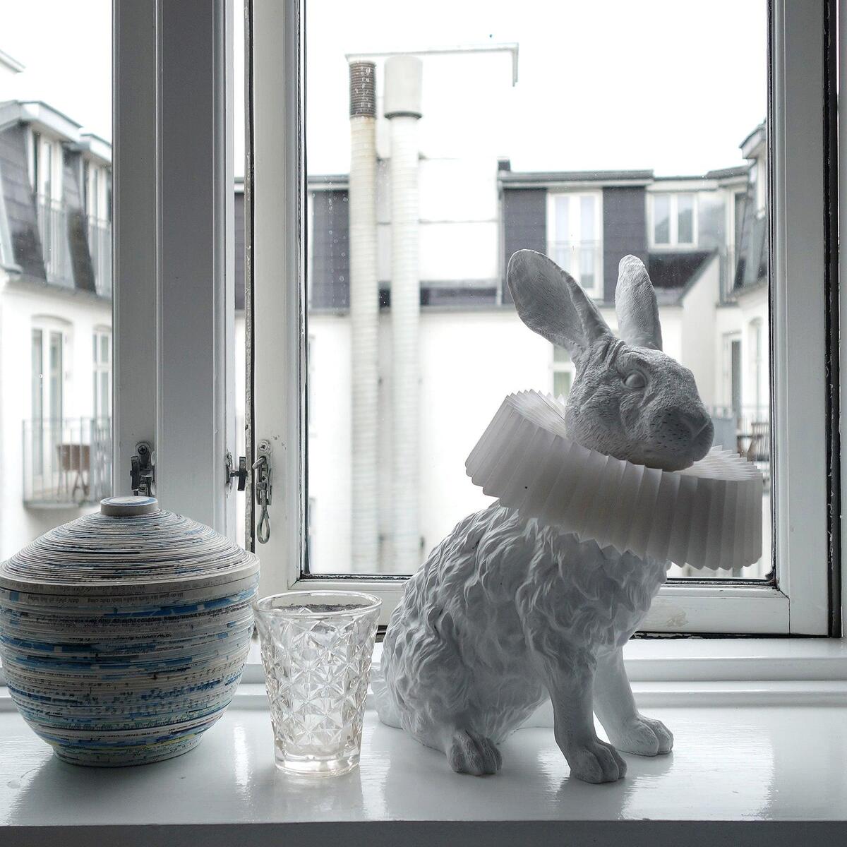 Creative Rabbit Lamp – Modern Artistic Home Decor