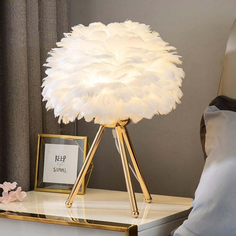 Elegant Feather Tripod Lamp – Luxurious Bedroom Lighting