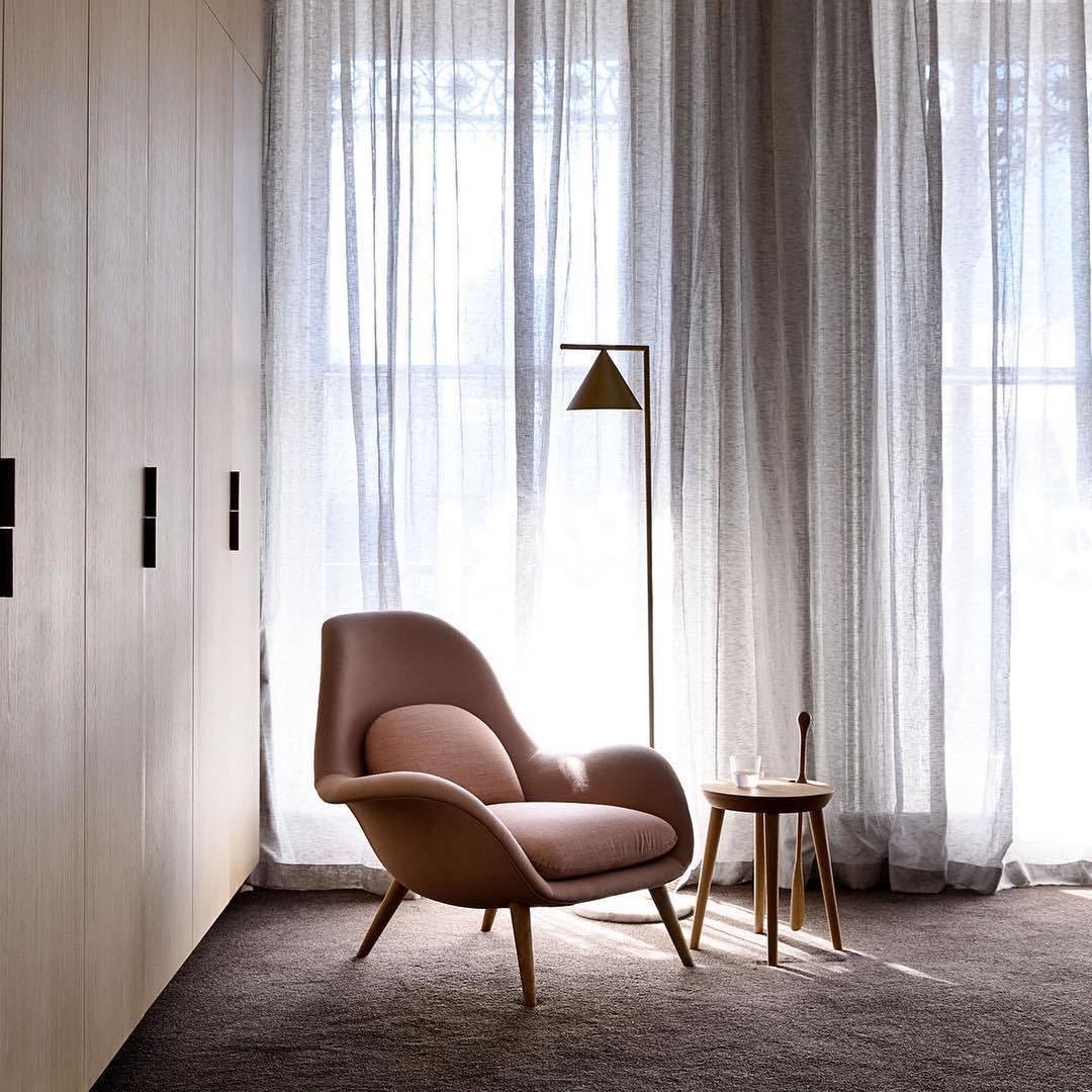 Elegant Floor Lamp – Marble Base & Sleek Design