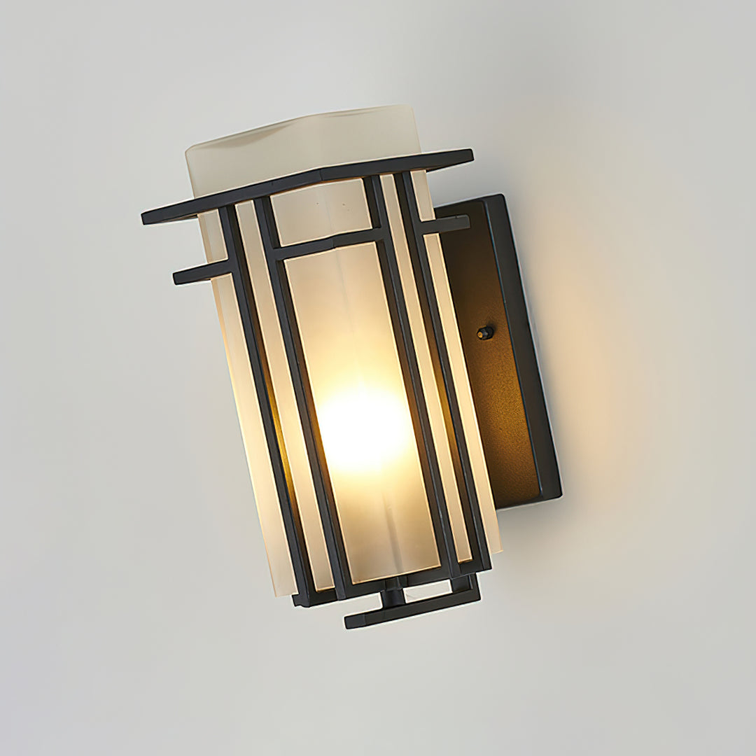 Elegant Outdoor Wall Lantern – Traditional Design, LED Lighting