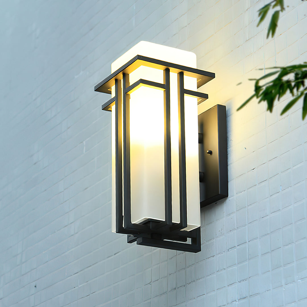 Elegant Outdoor Wall Lantern – Traditional Design, LED Lighting