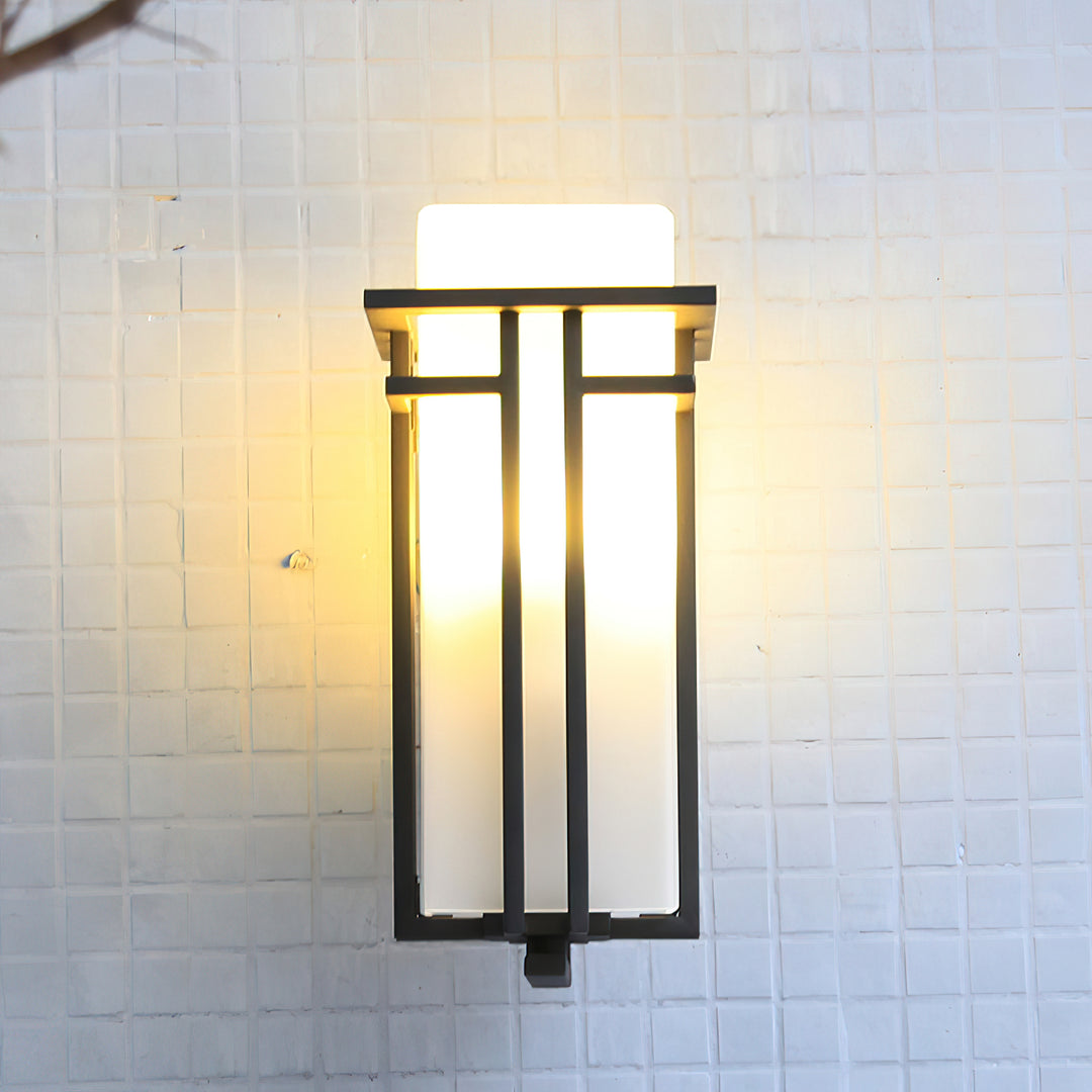 Elegant Outdoor Wall Lantern – Traditional Design, LED Lighting