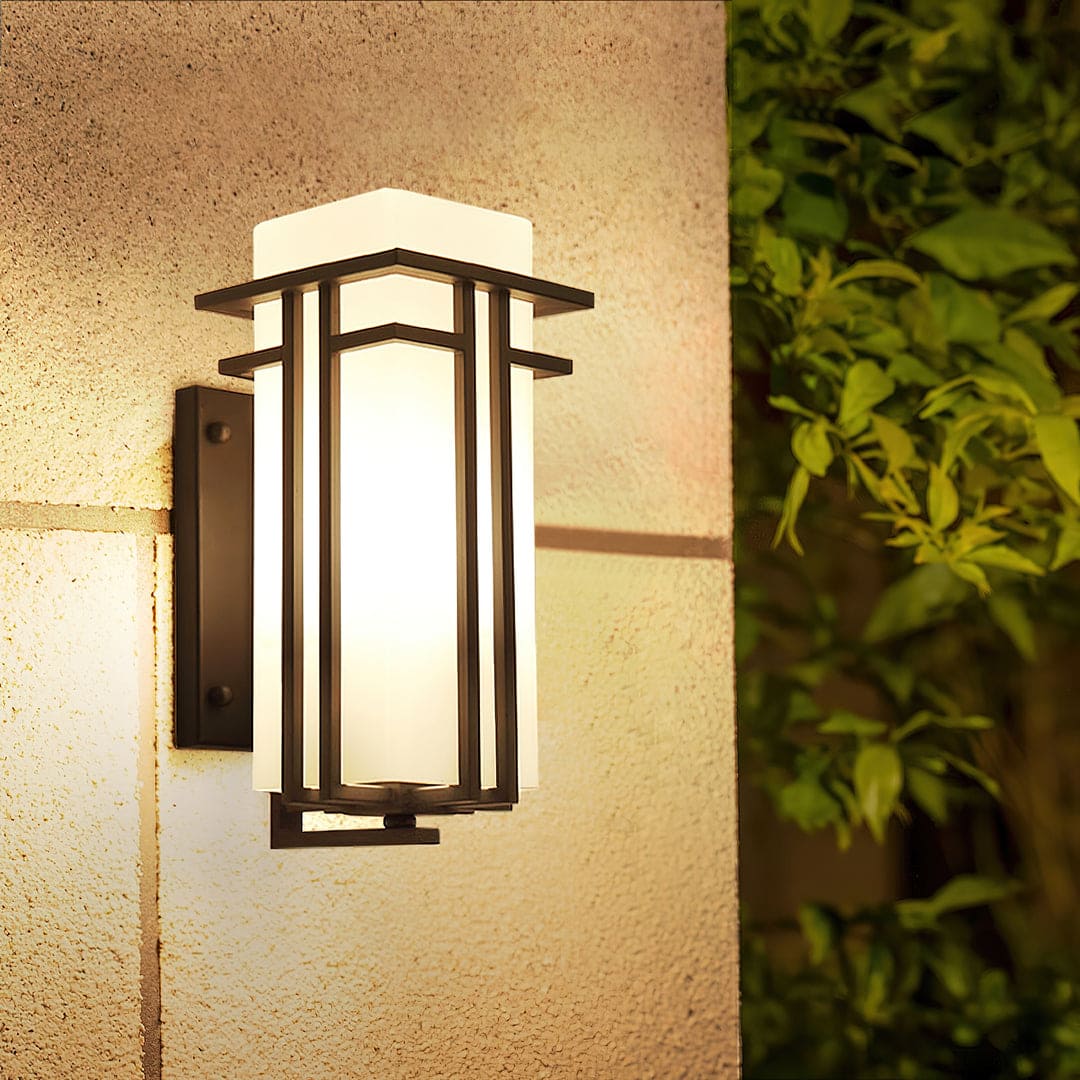 Elegant Outdoor Wall Lantern – Traditional Design, LED Lighting