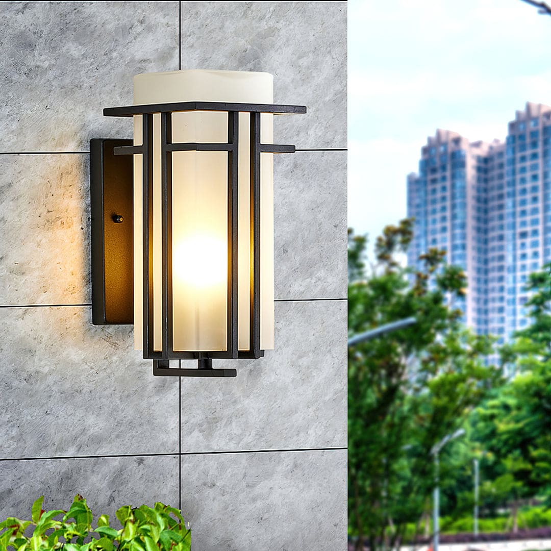 Elegant Outdoor Wall Lantern – Traditional Design, LED Lighting