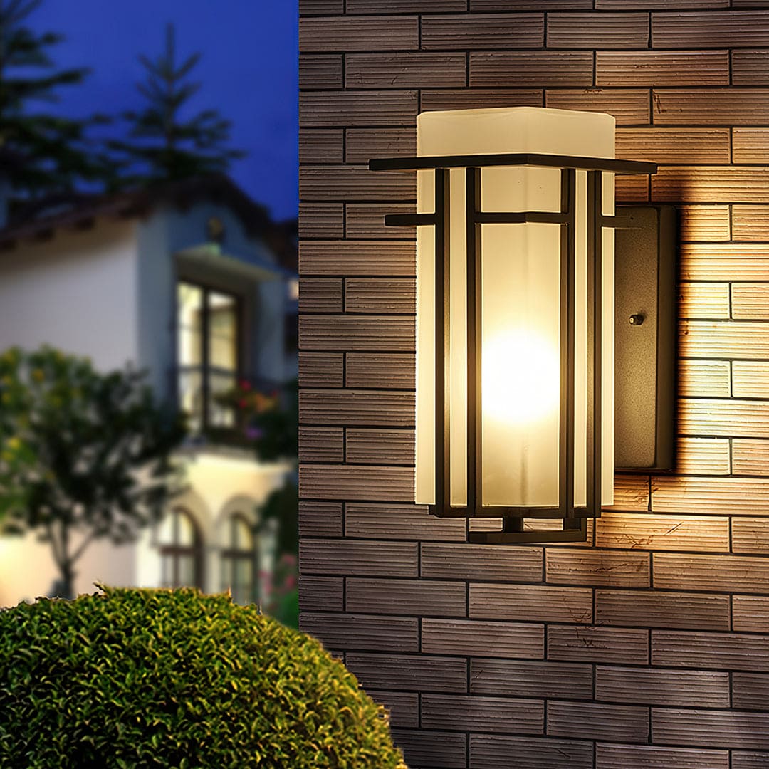 Elegant Outdoor Wall Lantern – Traditional Design, LED Lighting